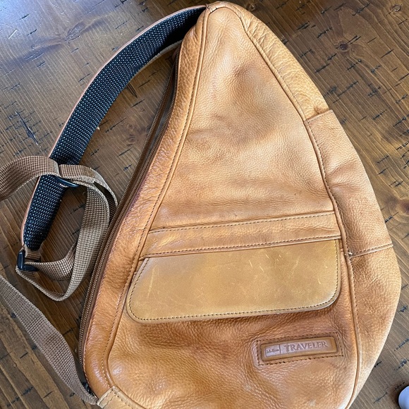 LL Bean Traveler sling bag - Picture 2 of 3